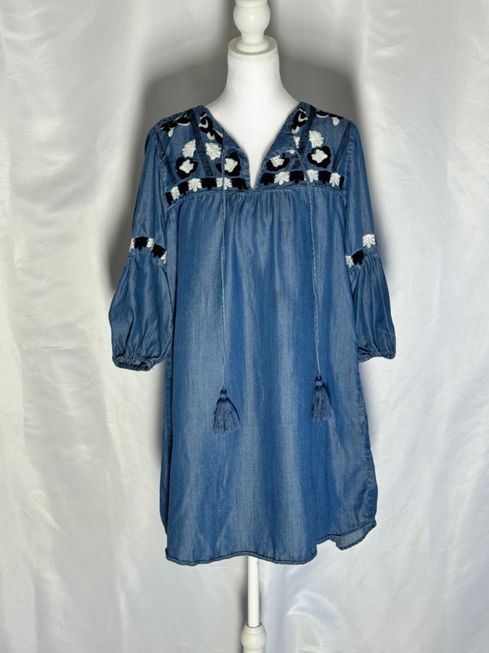 Boho Embroidered Chambray Dress Tassel Tie Peasant Mini Tunic Blue Size Medium